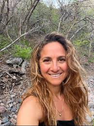 Carly Snow's Instagram, Twitter & Facebook