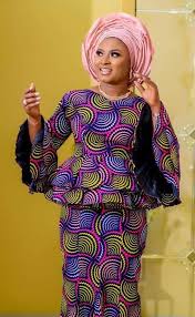 Voir plus d'idées sur le thème tenue africaine, mode africaine, mode africaine robe. Pin By Merry Loum On Modeles De Taille Basse Latest African Fashion Dresses African Fashion Kitenge Fashion