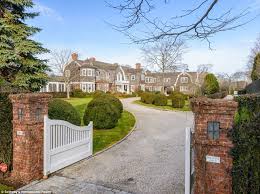 Inside The Luxurious Million Dollar Hamptons Holiday Rental Mansions Mansions Hamptons House The Hamptons