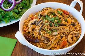 Add the onion and cook until soft. Spiced Israeli Couscous With Grape Tomatoes And Wild Mushrooms Recipe Kachi S Kitchen
