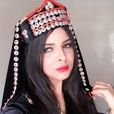 شاهد عشر صور جديدة ومثيرة للنجمة اليمنية الجميلة سالي حمادة تثير ضجيجا واسعا على مواقع التواصل الاجتماعي Beautiful Costumes Yemeni Clothes Traditional Outfits