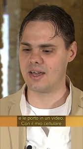 Diana Vitolo ha intervistato Vanessa Oddo, la performer LIS che ha  interpretato in lingua dei segni la canzone "I' p' me, tu p' te" di  Geolier, cantante classificatosi secondo a #Sanremo2024 e