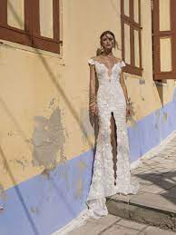 Cassandra Is A Gown With An Extra Skirt That Enables The Lian Rokman Bride A Wedding Day Transformation O Wedding Outfit Stunning Wedding Dresses Bridal Gowns