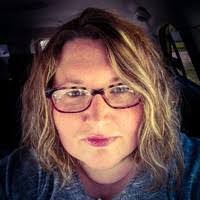 Julie Tuck's Instagram, Twitter & Facebook