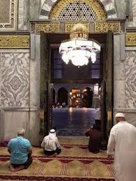 صورة من داخل مصلى قبة الصخرة في المسجد الأقصى المبارك اللهم اكتب لنا صلاة فيه وهو محرر Home Decor Decor Building