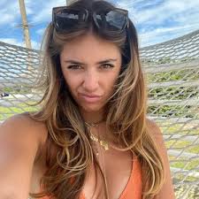 Olivia Oakley (@oliviaaoakleyy)