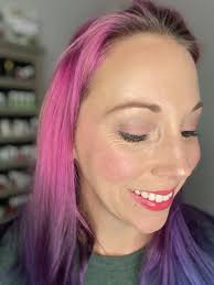 Liquid gel shadows for everyday wear