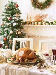 What i love about these christmas dinner tablesetting ideas are that they create the look of a fancy table but are rather easy to put together without a lot of fuss. 44 Christmas Table Decorations Place Settings Holiday Tablescapes