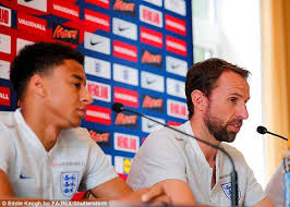 This is a collection of pictures of united #14 jesse lingard. Gareth Southgate And Jesse Lingard Leap To Defence Of Raheem Sterling Daily Mail Online