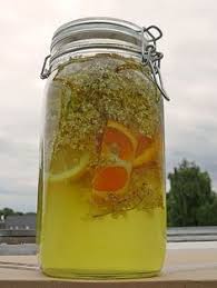 Holunderblutenlikor Von Papamo Chefkoch Holunderbluten Rezepte Schnaps Rezepte Getranke Rezepte