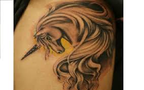 Ngoài hình xăm này, bà mẹ một con còn sở hữu nhiều hình xăm khác ở đùi trái và phía trước bụng. Chiem NgÆ°á»¡ng Hinh XÄƒm Ngá»±a Bay Ä'áº¹p Ä'áº§y áº¥n TÆ°á»£ng