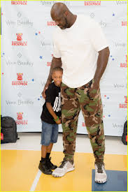 Submitted 4 years ago by wassdogg304. Shaquille O Neal Supports Over 700 Students At Vera Bradley Blessings In A Backpack Event Photo 4364944 Shaquille Oneal Pictures Just Jared
