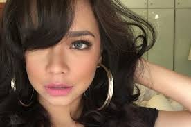Viral di media sosial gambar pakaian nora diparodikan apabila ia disamakan dengan baju tidur dan alas meja. Pakai Kain Jarang Di Pagi Raya Nora Danish Dihentam Iluminasi