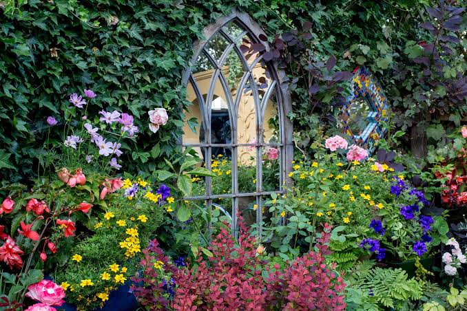 Six Ideas for Styling Mirrors in your Garden | BBC Gardeners World Magazine