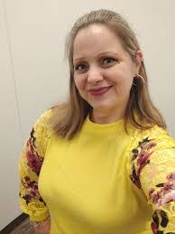 Amber Dooley's Instagram, Twitter & Facebook