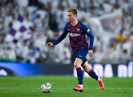 Frankie de jong number both at ajax and barcelona has been 21. Frenkie De Jong Talks Bayern Munich Messi And Busquets Barca Universal