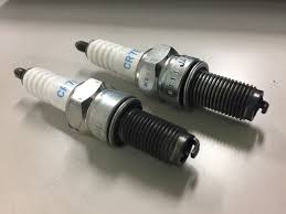 箱状で上部にプラグを突っ込む穴があり、内部にはサンドブラストの 粉が入っていました。 一応、プラグ用として販売されていたようですよ。 grainneさん： 転倒してかぶらせたり、オーバーフロー等したときに クランク内にガソリンがたまり何度もかぶる症状が出るときがあります。 ç¾å¨ã®éå¤ç'°å¢ã§ã®ãã«ã«ã³ã®ãã©ã°ã®ç¼ã'å·åã'ç¢ºèªãã¦ã¿ã