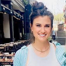 Amber Peckham's Instagram, Twitter & Facebook