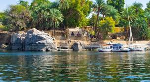 Aswan governorate is one of the governorates of egypt.the southernmost governorate in upper egypt, its capital is aswan. Ø³Ø§ÙØ± Ù…Ø¹ Ø§Ù„Ø§ØµØ¯Ù‚Ø§Ø¡ Ø§Ùˆ Ø§Ù„Ø¹Ø§Ø¦Ù„Ø© ÙˆØ£Ø³ØªÙ…ØªØ¹ Ø¨Ø£Ø±Ø®Øµ Ø§Ø³Ø¹Ø§Ø± ÙÙ†Ø§Ø¯Ù‚ Ø§Ø³ÙˆØ§Ù† 2018 Ø¨Ø£Ù‚Ø§Ù…Ø© Ø±Ø§Ø¦Ø¹Ø© ÙÙ‰ Ø£Ø­Ø³Ù† ÙÙ†Ø§Ø¯Ù‚ Ø§Ø³ÙˆØ§Ù† Ø¹Ù„Ù‰ Ø§Ù„Ù†ÙŠÙ„ ÙˆØ§Ù„Ù…Ù†Ø§Ø¸Ø± Ø§Ù„Ø·Ø¨ÙŠØ¹ÙŠØ© Aswan Egypt Tours Visit Egypt