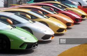 Yuk, kepoin satu per satu dan pilih deh. Peraga Barang Jenama Kereta Mewah Pengaruhi Emosi Masyarakat