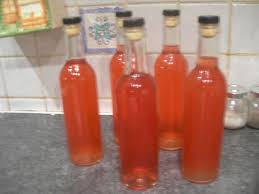 Une Bonne Ratafia De Peche Fait Maison Pour Deguster A Noel J Ai Adapte La Recette De La Ratafia D Abricot Liqueur Maison Boisson Alcoolisee Recette Peche