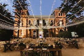 Como ya hicimos la sesión de pre boda en valencia en su plena feria de julio, decidimos proponerles hacer la sesión de post boda en altea, porque sabíamos que sería algo que disfrutarían mucho. Boda En Finca Marques De Montemolar Altea