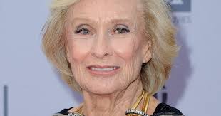 Cloris Leachman Shares Her Last Memory With Mary Tyler Moore & It'll Warm  Your Heart