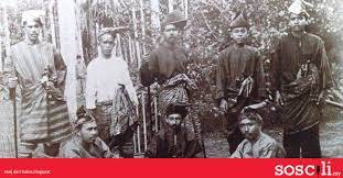 Coba kita simak pesan para orang tua melayu kepada. Sejarah Baju Melayu Yang Dulunya Dikenali Sebagai Baju Kurung Soscili
