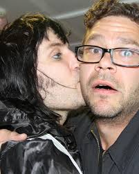 Vale my beautiful sister. You made this world more wonderful. Thank you for  bringing us your gift of joy. I'll bloody miss you World-Friend. Sending  all my love to your beautiful family