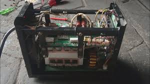 Trafo las 900 watt di dalam lakoni falcon 120e dibuat menggunakan inti ferit, sehingga mampu memberikan tingkat efisiensi yang tinggi dengan memperkecil prosentase arus. Servis Mesin Las Lakoni 105e Nyala Tapi Gak Keluar Api Youtube