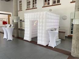 Nina und kai aus bad bergzabern in der pfalz hatten für ihre hochzeit ein mercedes. Partybooth Cube Das Highlight Fur Jede Party Und Fotobox