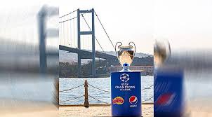 Kulüpler kupası adı verilen bu turnuvanın organizasyonunu da henüz kurulan avrupa futbol birliği uefa üstlendi. Uefa Sampiyonlar Ligi Kupasi Pepsi Ve Ruffles Ev Sahipliginde Istanbul Bogazi Ile Bulustu Www Mahalligundem Com Haber Portali