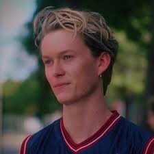 why does he kinda look like david bowie