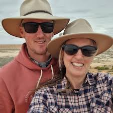 We have been meandering VERY slowly along the Great Northern Highway from  Port Hedland towards Broome. Waiting for time to pass, and trying to save a  few $$$ towards our “bucket list”