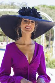 Así es que, no necesitamos llevar vestidos con pesadas telas para sentirnos la invitada más estupenda de todas. Pin En Vestidos De Boda
