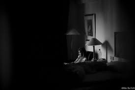 7 Photographers Share Tips For Shooting In Low Light Me Ra Koh Photography Photography Low Light Photography Diy Photography