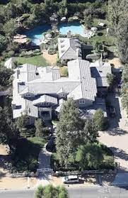 Celebrity News Angelina Jolie S New Hidden Hills Mansion Celebrityhomes Celebritynews Celebrityhouses Angel Celebrity Mansions Mansions Celebrity Houses
