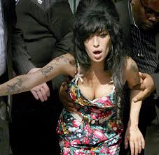 Im jahr 2011 stürzte der tod amy winehouses die popwelt in tiefe trauer. Soul Sangerin Amy Winehouse Das Genie Der Selbstzerstorung Welt