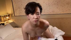 熟女の熟れたまんこがおもちゃで激しく突き上げられる無料ポルノ動画