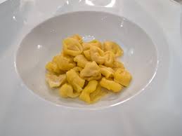 —— — vi assicuro che i tortellini di massimo bottura alla crema di parmigiano sono da vero peccato di gola, soprattutto per come ho potuto assaggiarli io: Massimo Bottura Gourmor Das Genussmagazin Uber Die Besten Restaurants Schonsten Hotels Und Die Passioniertesten Winzer
