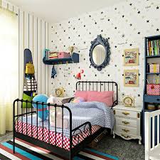 Trouvez le papier peint chambre idéal grâce à notre sélection de papiers peints classiques ou tendances adaptés aux chambres à coucher. Papier Peint Enfant Quels Motifs Et Couleurs Choisir