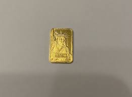 Vand lingou de aur de 24k ,1 gr,cu acte adus de la turci ,puritate 999,5 pretul e discutabil !doar ramburs/posta curier platit de cumparator fara plati online!in curand o sa mai aduc 1 bucata identica cu acesta.la cerere ofer poze.pret 180 lei negociabil !cel mai ieftin ! Lingou Aur 24k Umicore Germania 5 Grame Adroa Ant