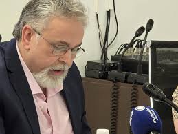 Juan Manuel Valero Rodríguez presenta su segunda novela “Ari, La mariposa  de fuego” El pasado miércoles, en el salón de actos del Centro de Servicios  Sociales, nuestro vecino Juan Manuel Valero, tras