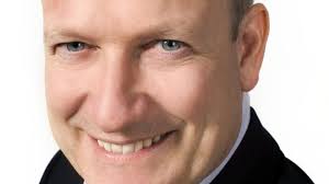 En av landets mektigste går på dagen