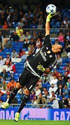 قال الكوستاريكي كيلور نافاس، حارس ريال مدريد، إنه من الجميل لعب ثالث نهائي على التوالي لدوري الأبطال، إذ سيواجه فريقه السبت المقبل، ليفربول، على ملعب كييف. ÙƒÙŠÙ„ÙˆØ± Ù†Ø§ÙØ§Ø³ ÙˆÙŠÙƒÙŠØ¨ÙŠØ¯ÙŠØ§