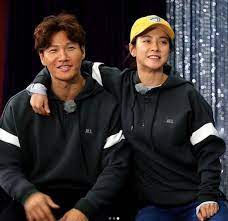 Spartace #kim_jong_kook #song_ji_hyo #running_man_ep_523 just kim jong kook and song ji hyo moments. Pd Of Running Man Says Kim Jong Kook And Song Ji Hyo Often Hang Out Together In Real Life