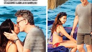 L'attrice romana, ormai presenza fissa nel programma di canale 5, è stata protagonista di uno scambio di battute 'hot' con la conduttrice, maria de filippi. Sabrina Ferilli Passione Alle Stelle Coccole Bollenti Con Flavio Cattaneo
