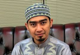 Dandan kasual, ustaz solmed makin kayak anak muda. Kumpulan Biografi Sejarah Biografi Ustadz Solmed Sholeh Mahmoed Nasution