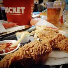Bucket Avec Plein De French Pilons Foodporn Chicken Everyfuckingchickeninthisroom Colonelsanders Kfc Desserts Food Ice Cream