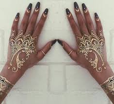 Nails And Gold Henna Gold Henna Henna Tattoo Designs Henna Tattoo